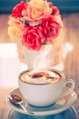 Çiçekli kahve fincanı