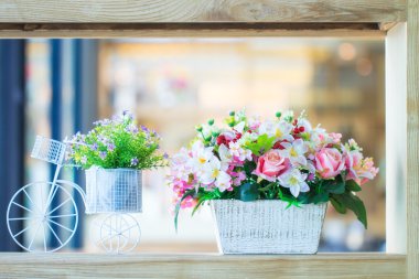 çiçekler buket düzenlemek için ev dekorasyonu