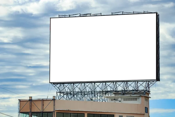 Duże puste billboard miejskich z kopia miejsce gotowy projekt lub makiety text.isolated — Zdjęcie stockowe