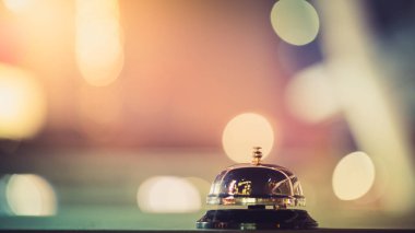 Sayaç bilgilerinde çan hizmeti, Bokeh geçmişi olan servis için Bell çağrısı