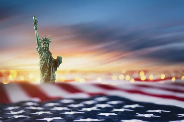 Statue Liberty Usa Flag Bokeh Sunrise Sky Clouds Motion Blur — Stock Photo, Image