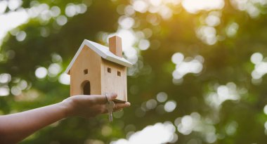 Ev hazır, tüm konsept ev için. Bir ev al. Satılık ve kiralık bir ev.