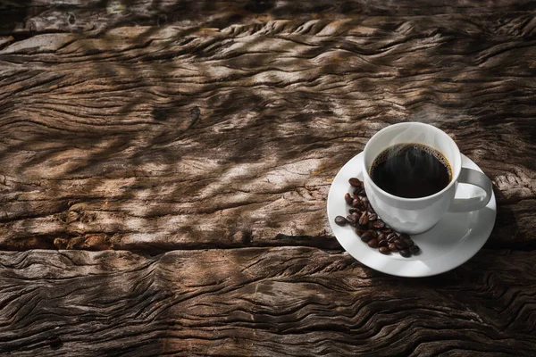 Чашка Кофе Светом Тенью Старом Дереве — стоковое фото