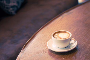 Natürmort latte kahve ile 
