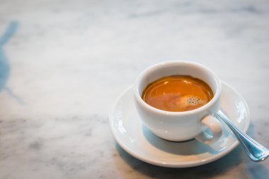 Espresso kahve içmek 