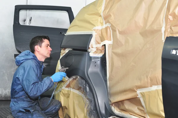 Painting a car. — Stock Photo, Image