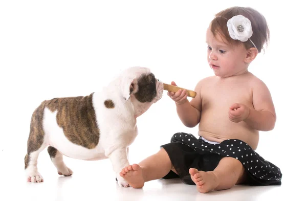 孩子和一只小狗 — 图库照片