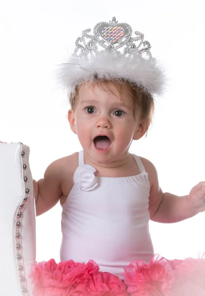 Bebê feliz em branco — Fotografia de Stock