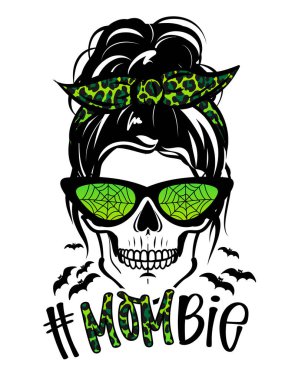 - Havacı güneş gözlüklü ve çita desenli bandanalı güzel bir kadın kafatası. Dağınık çöreklerle anne kafatası, işleri hallediyor. Leopar desenli şeker kafatası. Mutlu Cadılar Bayramı anne.