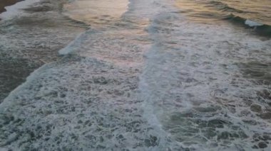 Mavi enerjinin ve berrak okyanus suyunun canlılığı.