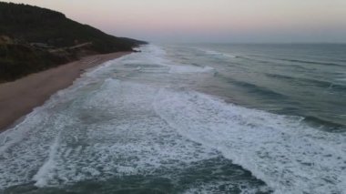 Gündoğumu okyanus dalgaları drone