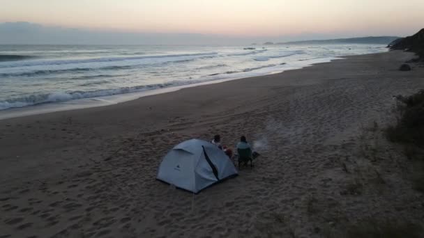 Camping feu matin drone — Video