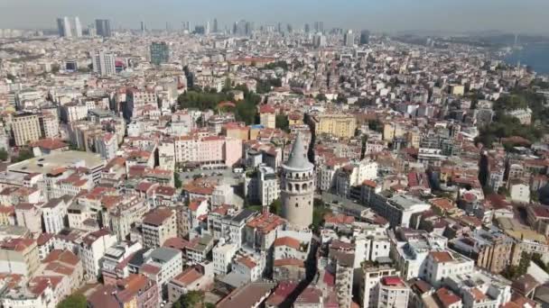 Luchtfoto drone vliegende Galata Tower Istanbul — Stockvideo