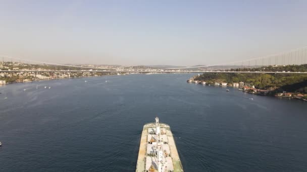 Frachtschiff über Drohne abgeschossen — Stockvideo