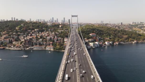Bosporus Istanbul Bridge drone geraakt — Stockvideo