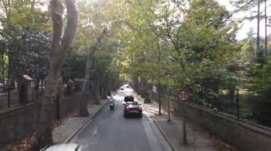 Hava aracı yol trafiğini vurdu