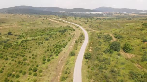 드론으로 본 시골 마을 도로 — 비디오