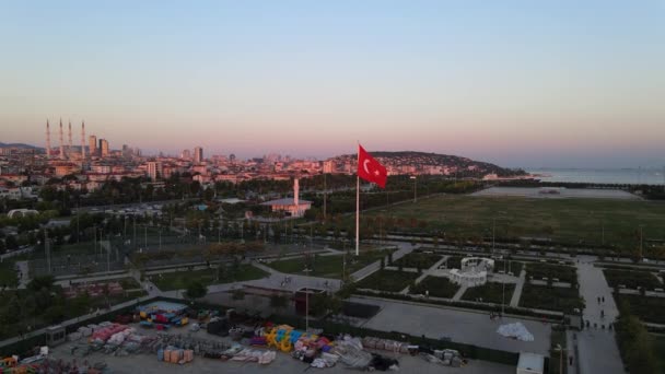 Turquía Bandera de símbolo turco Drone Shot — Vídeos de Stock