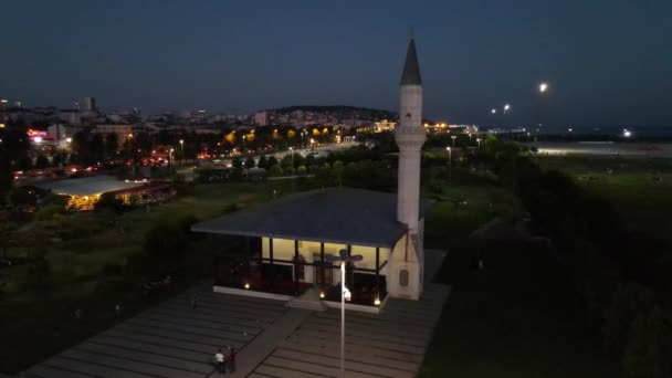 Mesquita vista aérea à noite — Vídeo de Stock