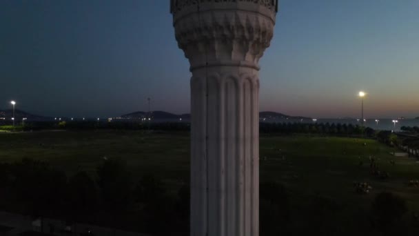 Vista aérea mesquita noite minarete — Vídeo de Stock