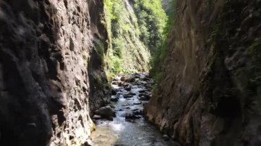 Kanyon Nehri Hava Aracı Uçuyor