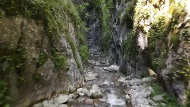 Extrém Sport Canyon folyó Aerial Drone Felett — Stock videók