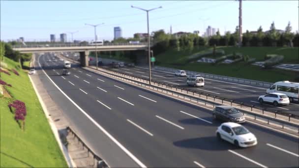 Atasco de tráfico de coches en la carretera — Vídeos de Stock