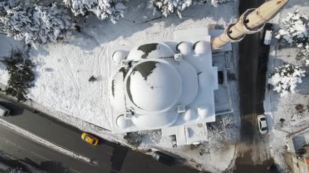 空中ドローン冬の雪のモスク — ストック動画