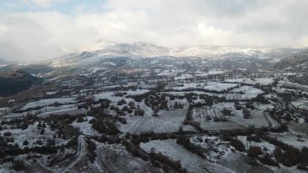 Winter landelijke bergen bedekt sneeuw — Stockvideo