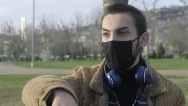 Yüz maskesi Covid19 'a — Stok video