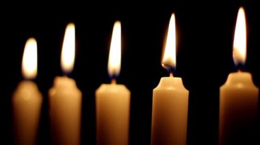 Yanan Mumlar Siyah Arkaplan