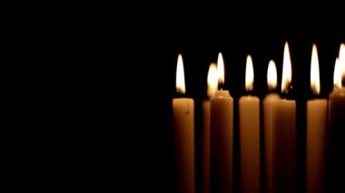 Yanan Mumlar Siyah Arkaplan