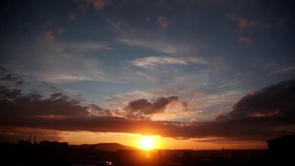 Zachód słońca krajobraz timelapse zachmurzenie niebo — Wideo stockowe
