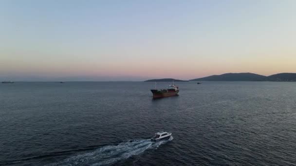 Loď a loď ukotveny — Stock video