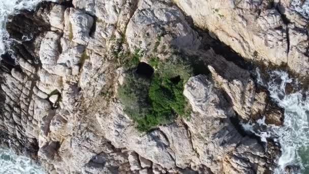 Caverna in isola drone aereo — Video Stock