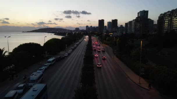 Città traffico notturno strada costiera — Video Stock