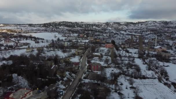 Śnieg wieś krajobraz dron widok — Wideo stockowe