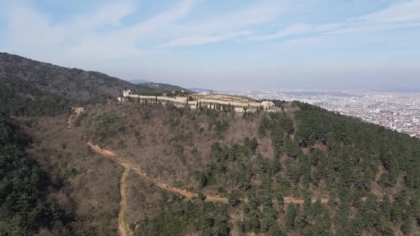 Uitzicht vanuit de lucht boven het historische stadskasteel — Stockvideo