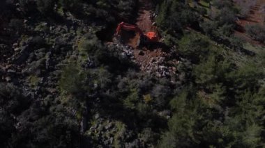 Kazıcı hava erişiminin yol inşaatı