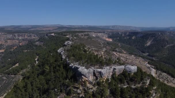 Valle sobre el cañón de los acantilados — Vídeo de stock