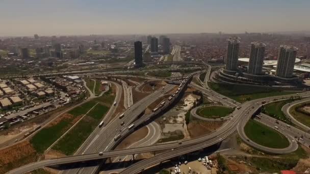 Aereo Drone City Urban Cars incrocio Skyscappers traffico — Video Stock
