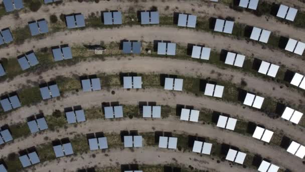 Luchtdrone zonnepaneel systeem — Stockvideo