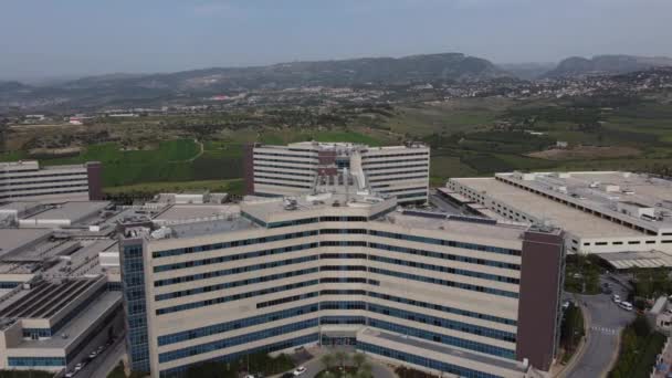 Vista aérea grandes bloques de hospital — Vídeos de Stock