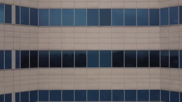 Ventana de pared del hospital reflejado — Vídeos de Stock