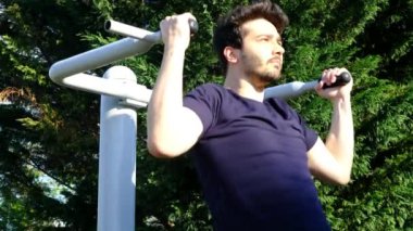 Genç adam sporu