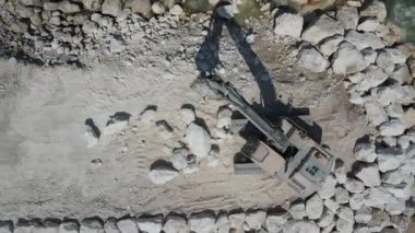 Sürüngen makinesi hava görüntüsünü kaldırıyor