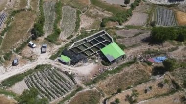 Havuz balığı çiftliği drone görüntüsü