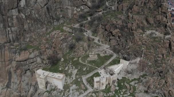 Historische kasteelruïne luchtafweerdrone — Stockvideo