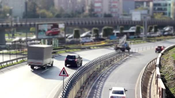 Zeitraffer Stadtverkehr mit Baumaßnahmen — Stockvideo