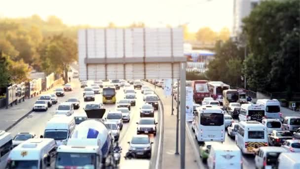 Otoyol zamanındaki trafik sıkışıklığı — Stok video